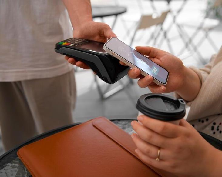 NFC: просто о сложном — что это и как работает оплата телефоном / ИИ, сервисы и приложения / iXBT Live